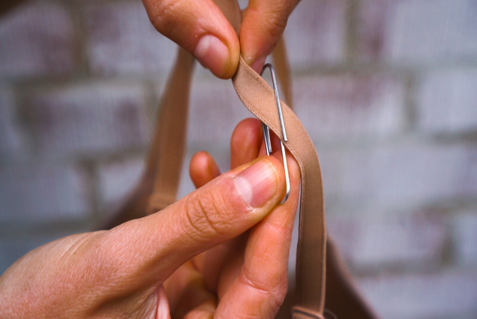 5 Best Strapless Bra Hacks Step by Step Sisters Guide to Style